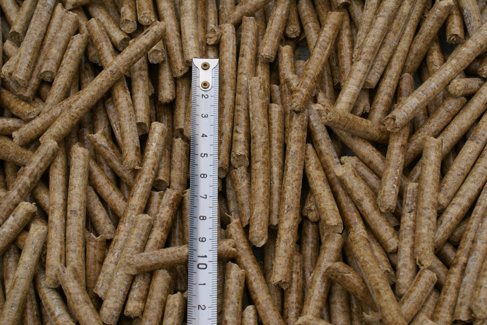 秸稈顆粒機(jī)壓制的顆粒 秸稈顆粒機(jī)壓制的顆粒