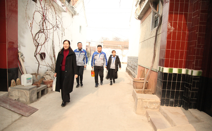 真情暖人心 山東金格瑞慰問(wèn)困難職工.jpg 真情暖人心 山東金格瑞慰問(wèn)困難職工.jpg