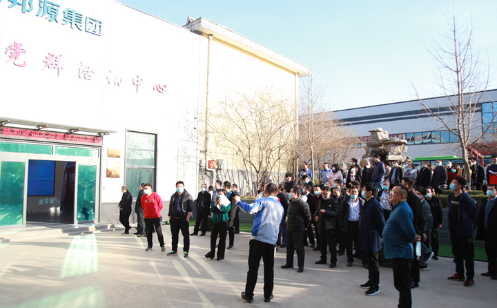 潘總介紹山東金格瑞機械有限公司“精益生產”實施和5G+工業互聯網建設及效益情況.JPG 潘總介紹山東金格瑞機械有限公司“精益生產”實施和5G+工業互聯網建設及效益情況.JPG