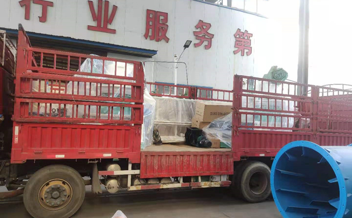 木屑制粒機裝車中.jpg 木屑制粒機裝車中.jpg