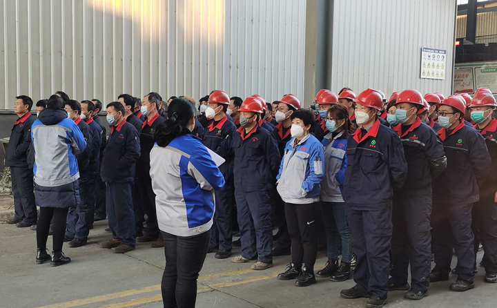 為進一步落實公司安全工作部署,強化安全生產責任,堅決打贏2023年安全生產目標攻堅戰,1月30日(正月初九),山東金格瑞機械有限公司召開安全工作會議,組織生產部全員簽訂《安全目標責任書》。.jpg 為進一步落實公司安全工作部署,強化安全生產責任,堅決打贏2023年安全生產目標攻堅戰,1月30日(正月初九),山東金格瑞機械有限公司召開安全工作會議,組織生產部全員簽訂《安全目標責任書》。.jpg