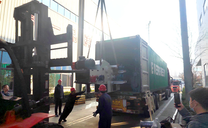 木屑顆粒機生產(chǎn)線發(fā)往英國倫敦,這是年產(chǎn)2萬噸的顆粒機生產(chǎn)線設(shè)備.jpg 木屑顆粒機生產(chǎn)線發(fā)往英國倫敦,這是年產(chǎn)2萬噸的顆粒機生產(chǎn)線設(shè)備.jpg