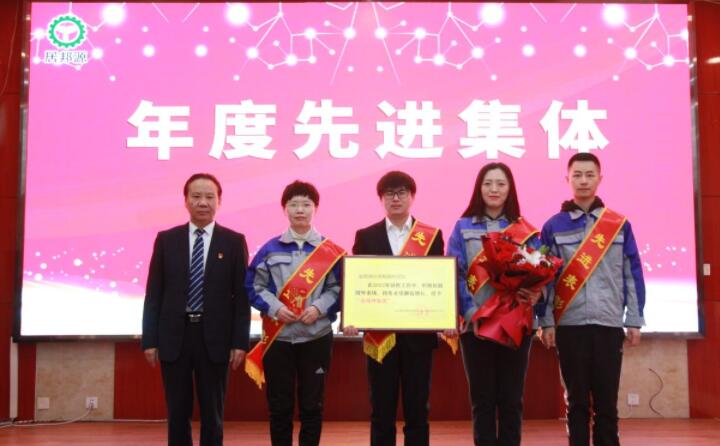 年度先進(jìn)集體.jpg 年度先進(jìn)集體.jpg